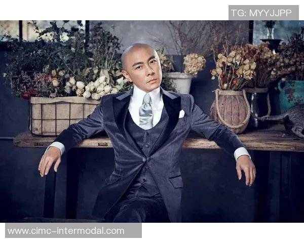 张卫健化身足球明星搞笑模仿视频引发网友热议与欢笑