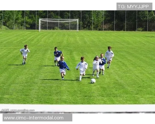 孩子与足球明星的趣味互动视频让人捧腹大笑的瞬间合集 孩子与足球明星的趣味互动视频让人捧腹大笑的瞬间合集