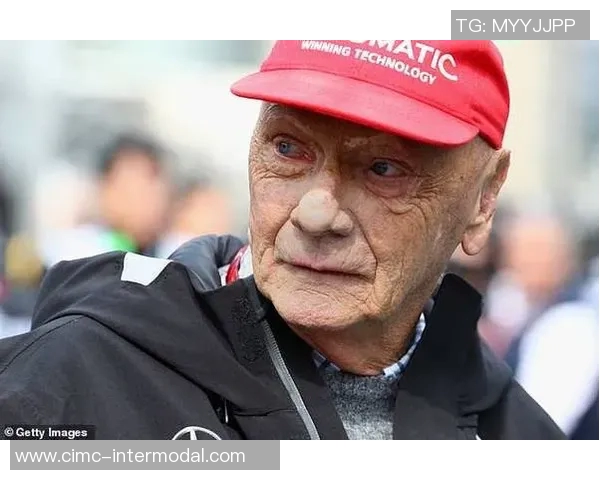 洗澡意外摔伤的足球明星如何重返赛场的励志故事 洗澡意外摔伤的足球明星如何重返赛场的励志故事