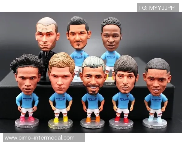 足球明星大人偶图片展示各大球星魅力与风采的创意艺术作品