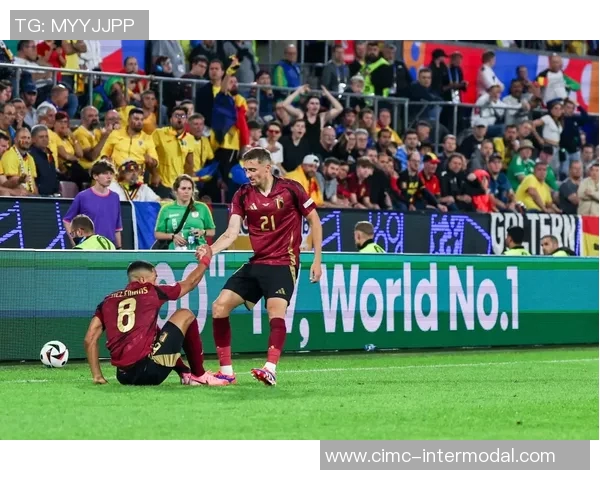 世界足球明星挂画展现球场传奇与艺术魅力的完美结合 世界足球明星挂画展现球场传奇与艺术魅力的完美结合